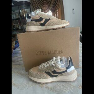 NWB Steve Madden women’s burst lace up retro jogger sneakers size 7